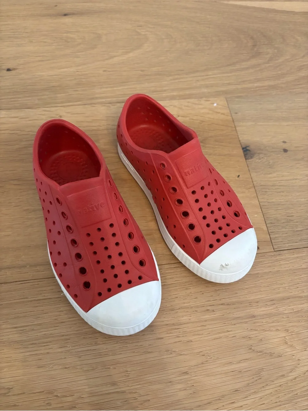 Native Shoes Sugarlite Jefferson kid shoes in 10C Red
